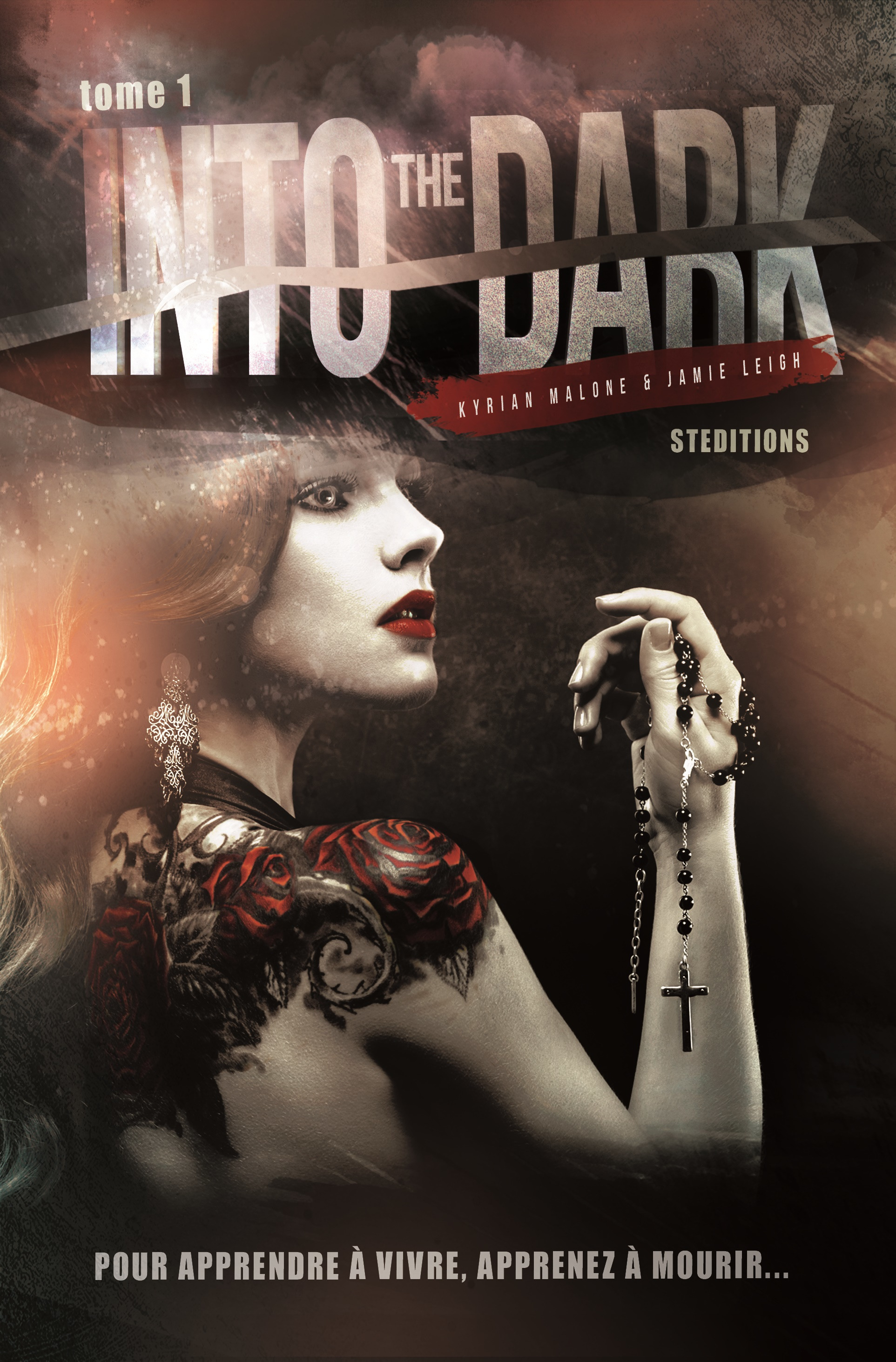 Couverture ebook de Into the dark - Saison 1 [Livre lesbien, roman lesbien], de Jamie Leigh, Kyrian, Kyrian Malone