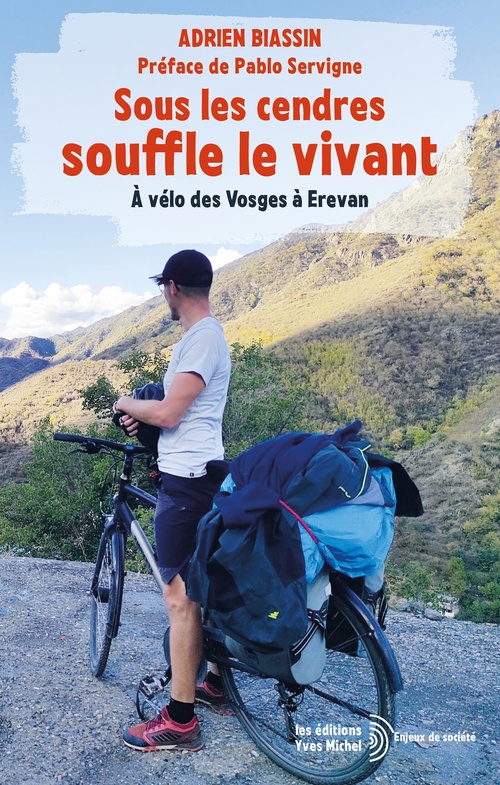 ebook cover of Sous les cendres souffle le vivant : À vélo des Vosges à Erevan, by Adrien Biassin