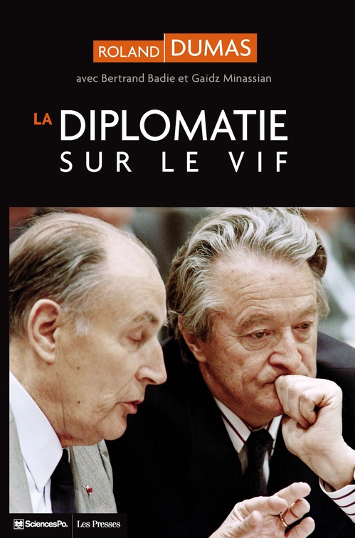 ebook cover of La Diplomatie sur le vif, by Bertrand Badie, Roland Dumas, Gaïdz Minassian