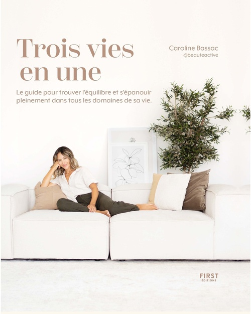 ebook cover of Trois vies en une, by Caroline Bassac