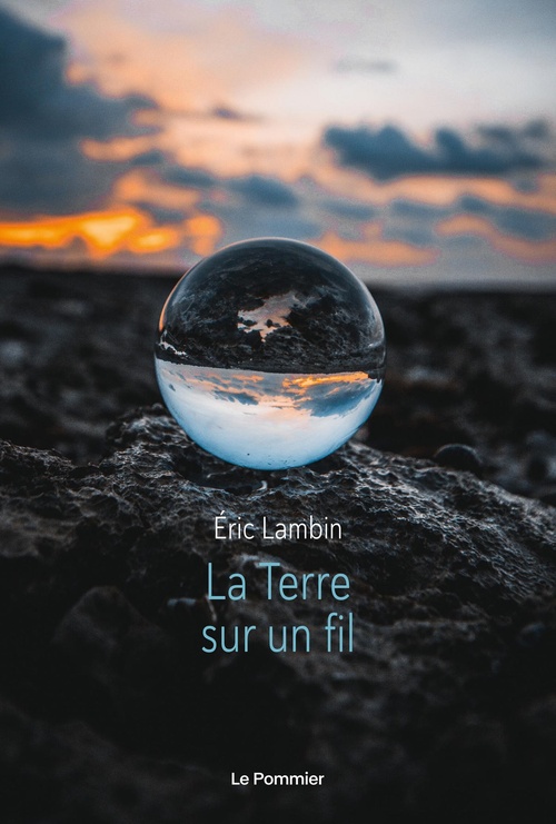 ebook cover of La Terre sur un fil, by Eric Lambin