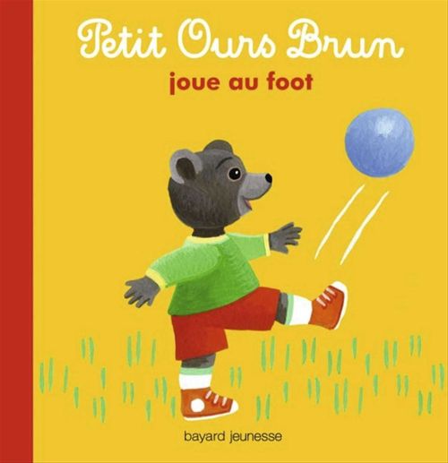 ebook cover of Petit Ours Brun joue au foot - Dès 2 ans, by Marie Aubinais