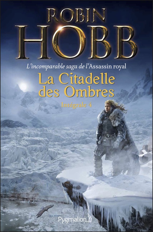 Couverture ebook de La Citadelle des Ombres - L'Intégrale 4 (Tomes 10 à 13) - L'incomparable saga de L'Assassin royal, de Robin Hobb