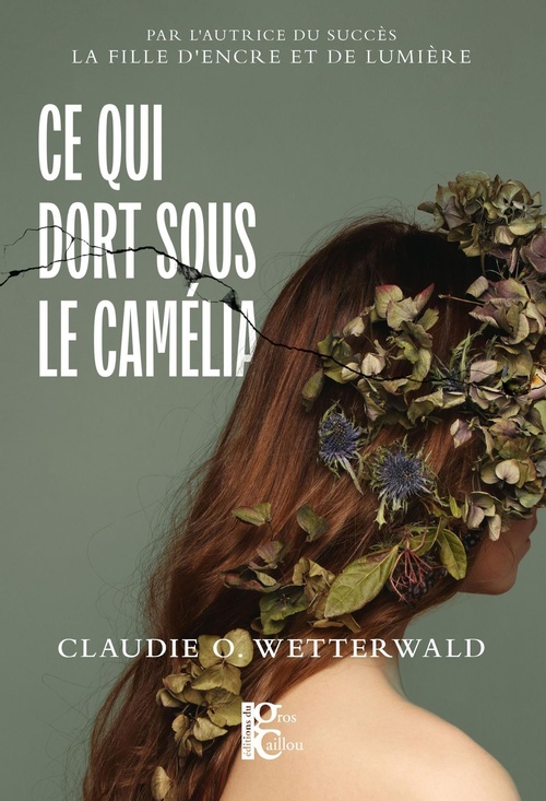 Couverture ebook de Ce qui dort sous le camélia, de Claudie O. Wetterwald