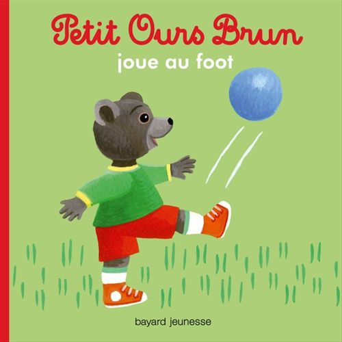 ebook cover of Petit Ours Brun joue au foot - Dès 2 ans, by Marie Aubinais