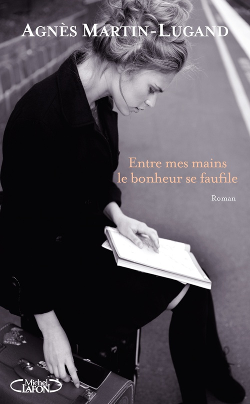 Couverture ebook de Entre mes mains le bonheur se faufile, de Agnès Martin-Lugand