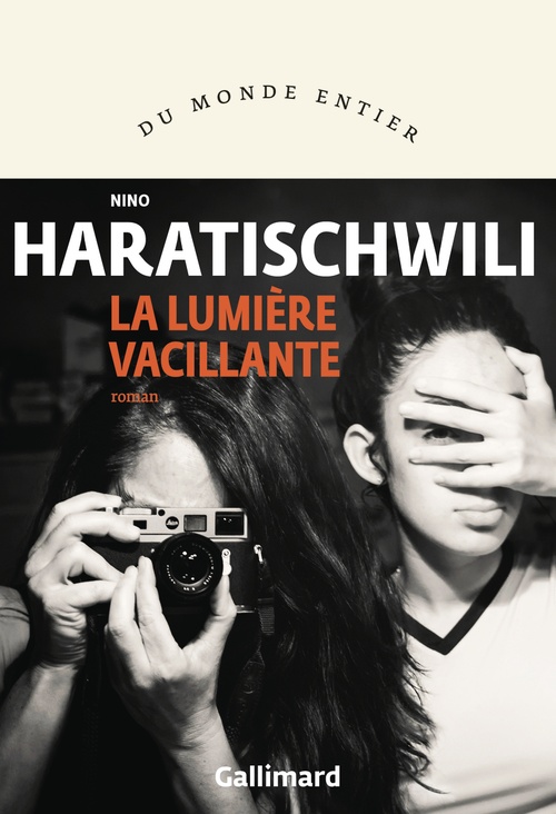 Couverture ebook de La lumière vacillante, de Nino Haratischwili